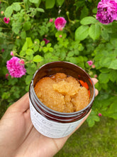 Load image into Gallery viewer, Luxurious Cham & Los Body Scrub